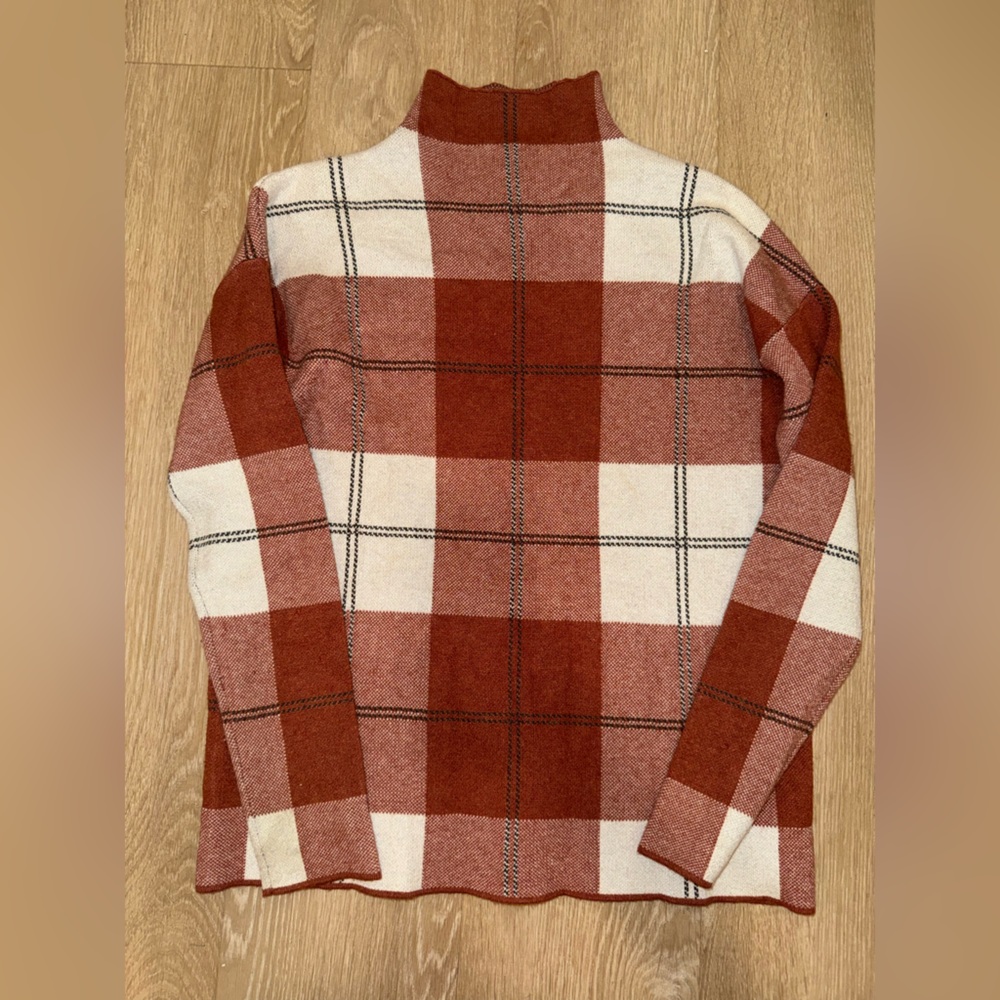 Women’s Plaid Cowl neck Sweater size medium